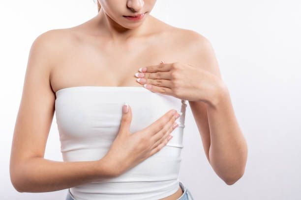 كيف تؤثر عملية تكبير الصدر في الرياض على الإحساس في الحلمة؟